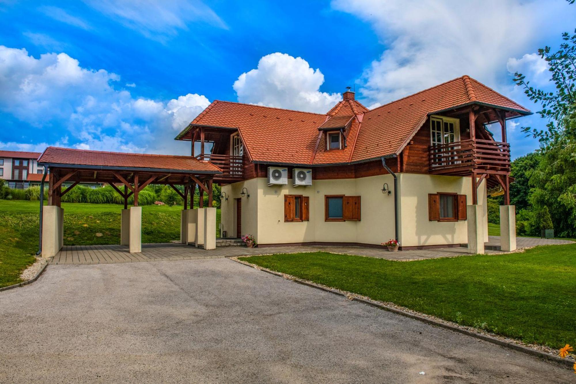 Szarvaskút Hotel Zirc Exterior foto